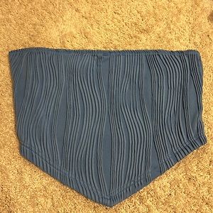 This cute cute top that your girlfriend or daughter even would love! Very chic!